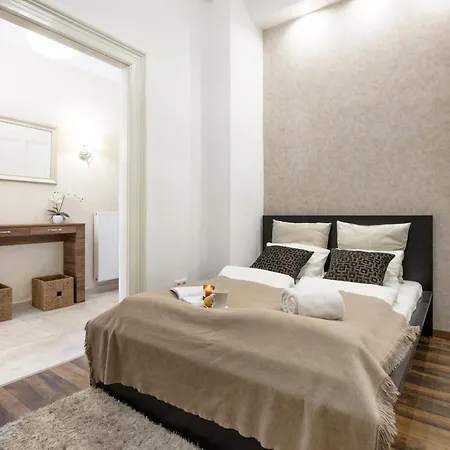 Luxe 2br With View On The St Stephen Road