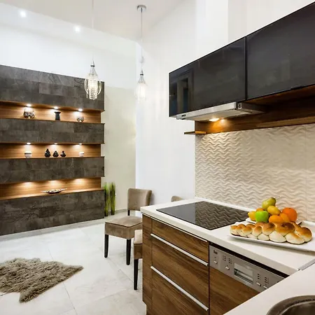 Luxe 2br With View On The St Stephen Road Apartmán