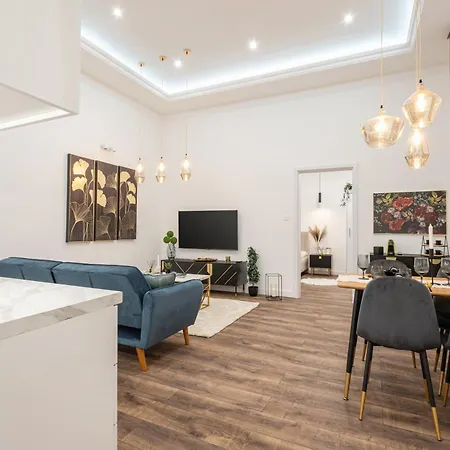 Blue Velvet Luxury Apartment *