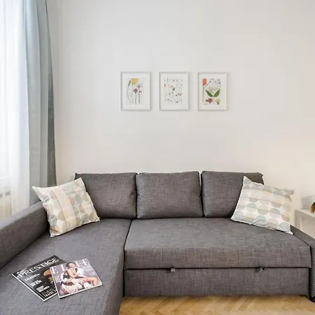 Dessy Downtown Apartment *