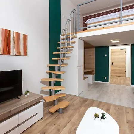 Downtown Serenity - Geraldine Budapest