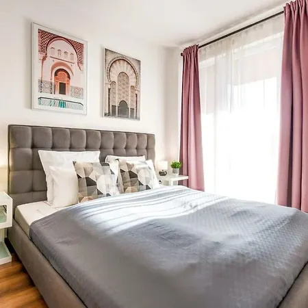 - New - With Sunny Balcony Apartment