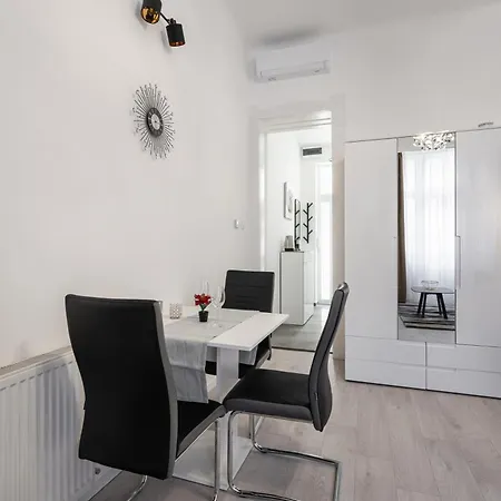 Apartment Peak Pointe Budapest