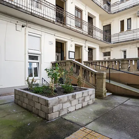 Peak Pointe Apartment