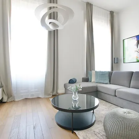 Premium By Hi5- Jozsef Koerut Budapest