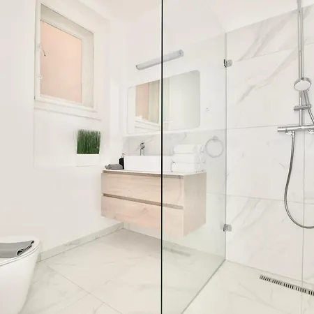 Apartment Premium By Hi5- Jozsef Koerut *