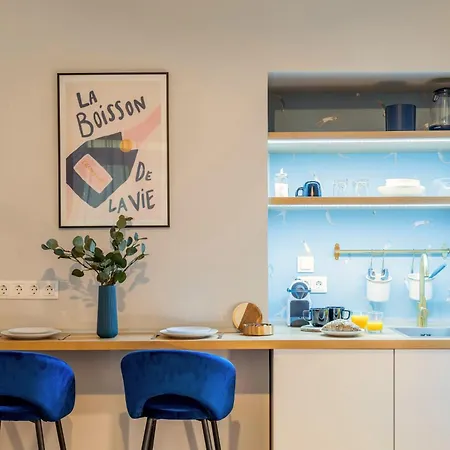 Black And White - Find Your Rhythm Apartment *