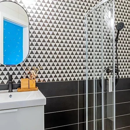 Black And White - Find Your Rhythm Apartment Budapest