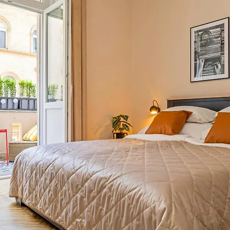 Black And White - Find Your Rhythm Apartment Budapest