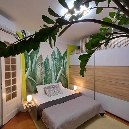 Margaret Bridge Spot Apartment