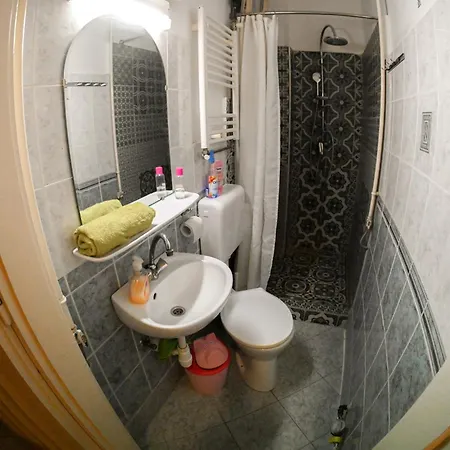 Downtown Cozy Private Studio For 1-2 People Apartman