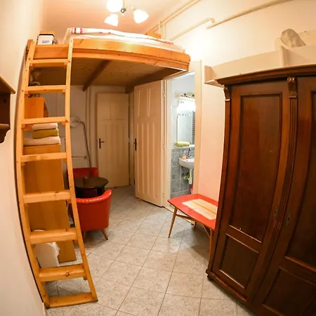 Downtown Cozy Private Studio For 1-2 People