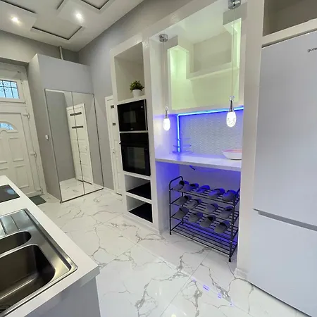 Apartment Sapphire - 5 Rooms, 2 Bathrooms *