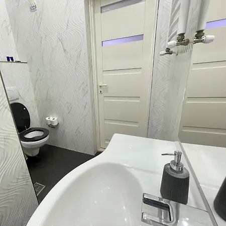 Sapphire - 5 Rooms, 2 Bathrooms Budapest