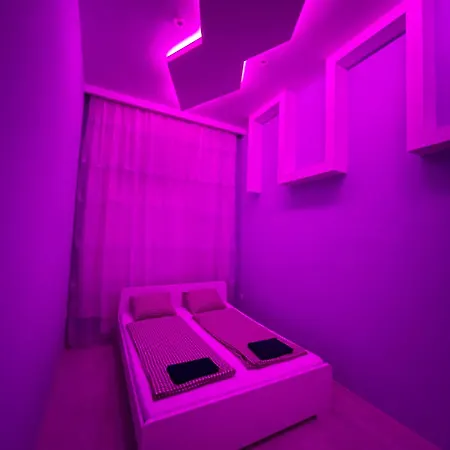 Sapphire - 5 Rooms, 2 Bathrooms Apartment Budapest