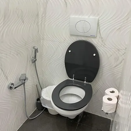 Sapphire - 5 Rooms, 2 Bathrooms Apartment Budapest