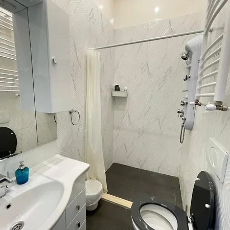 Sapphire - 5 Rooms, 2 Bathrooms Apartment *