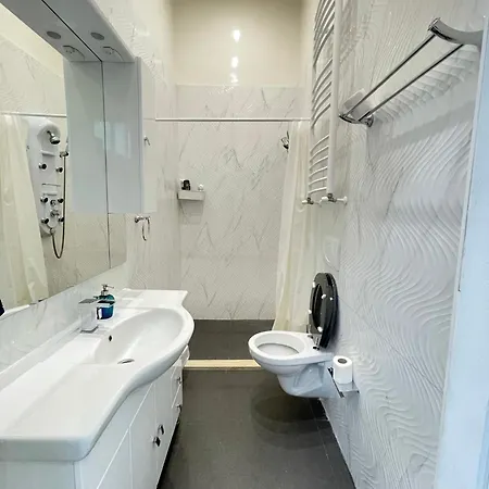 Apartment Sapphire - 5 Rooms, 2 Bathrooms *