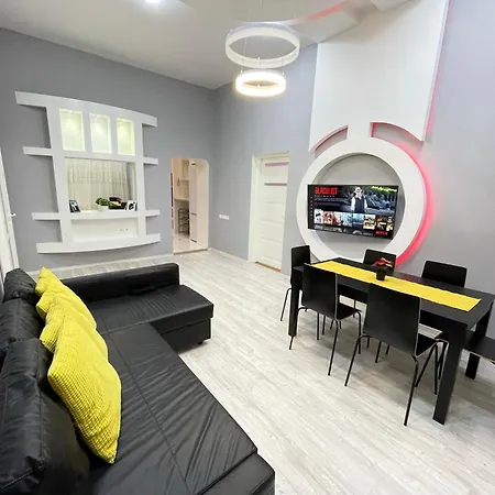 Sapphire - 5 Rooms, 2 Bathrooms Apartment Budapest