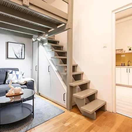 Cozy & Lovely Nest In Soho Apartment