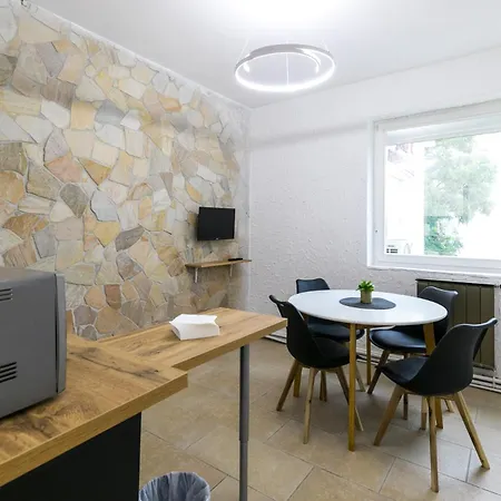 Mariposa Apartman *