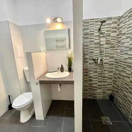 Relax With 2 Bedroom, 2 Bathroom For 6 People In The Centre Free Coffee *