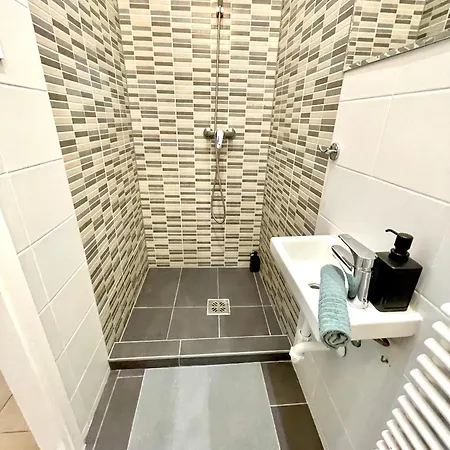 Relax With 2 Bedroom, 2 Bathroom For 6 People In The Centre Free Coffee Apartment