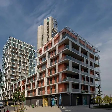 Balcony - Sunny - Modern Apartment *