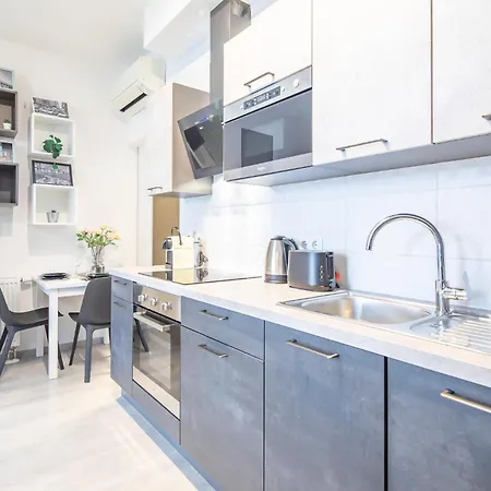 Balcony - Sunny - Modern Apartment Budapest