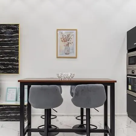 Apartment Black Marble Unique Design Near Danube River Budapest