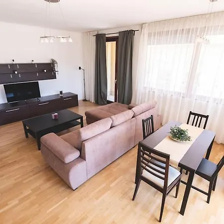 Appartement Bright Downtown Balcony Retreat
