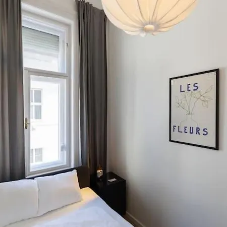 Chic 2 Bedrooms Apartment Budapest