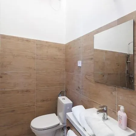 Chic 2 Bedrooms Apartment *
