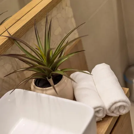 Exclusive N' Spacious Elizabeth Apartment *