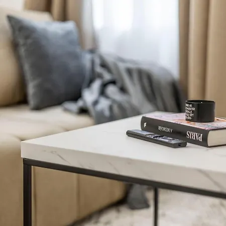 Charming Grand In The Heart Of شقة