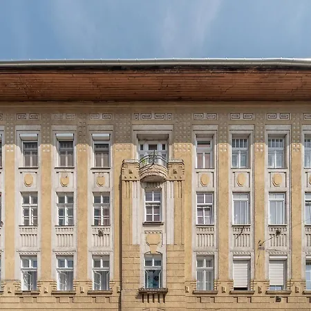 Apartment Quiet Central Near Heroes Square By Cavaland Budapest