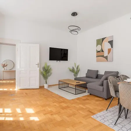 Quiet Central Near Heroes Square By Cavaland * Budapest
