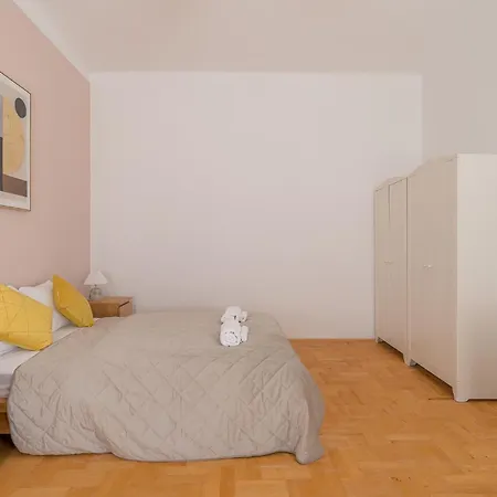 Apartment Quiet Central Near Heroes Square By Cavaland *