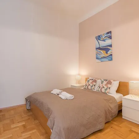 Quiet Central Near Heroes Square By Cavaland Apartment Budapest