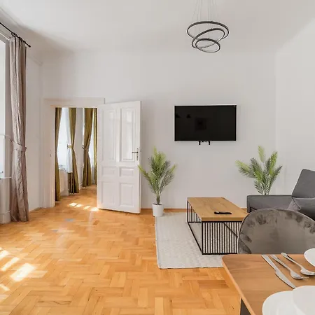 Quiet Central Near Heroes Square By Cavaland * Budapest