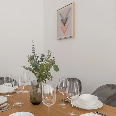 Apartment Quiet Central Near Heroes Square By Cavaland