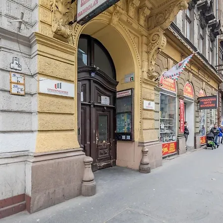 New - Simple * Budapest