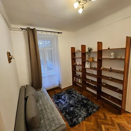 Apartment Pet Friendly 2bdr Budapest