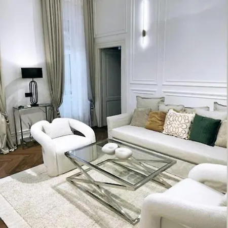 Premium Luxury Near Basilica Apartment *