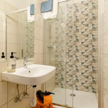 Apartment Lovely Flat In The Heart Of Budapest