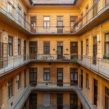 Apartment Lovely Flat In The Heart Of Budapest