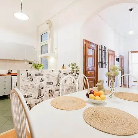 Secluded Spacious Oasis-best Location In Downtown Apartment Budapest