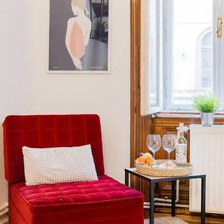 Secluded Spacious Oasis-best Location In Downtown * Budapest