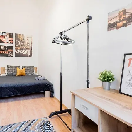Apartment Secluded Spacious Oasis-best Location In Downtown Budapest