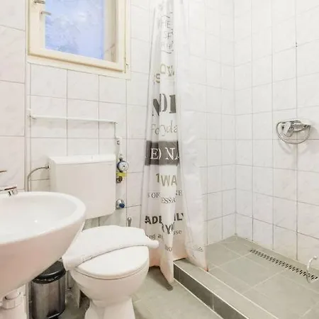 Secluded Spacious Oasis-best Location In Downtown Apartment